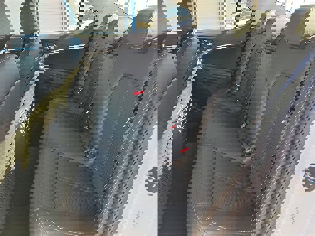 Used 2025 Genesis G70 2.5T image 12