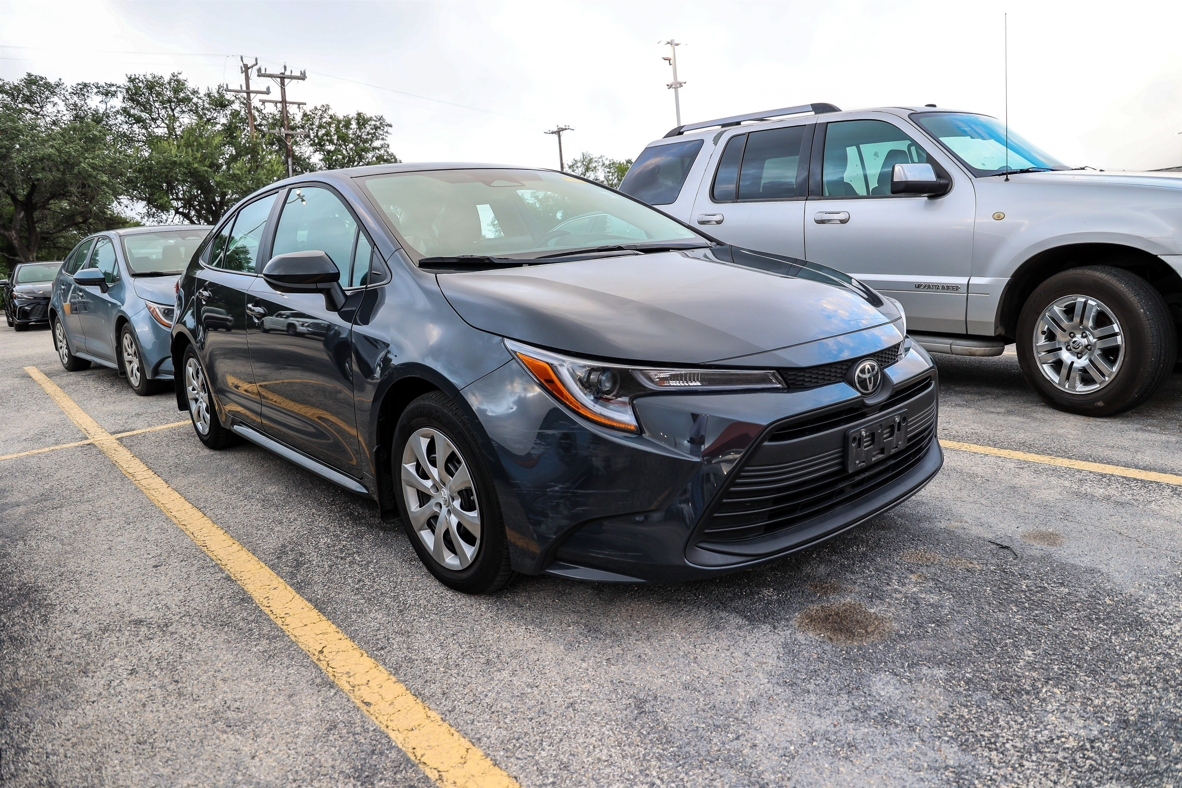 Used 2026 Toyota Corolla LE FWD image 6