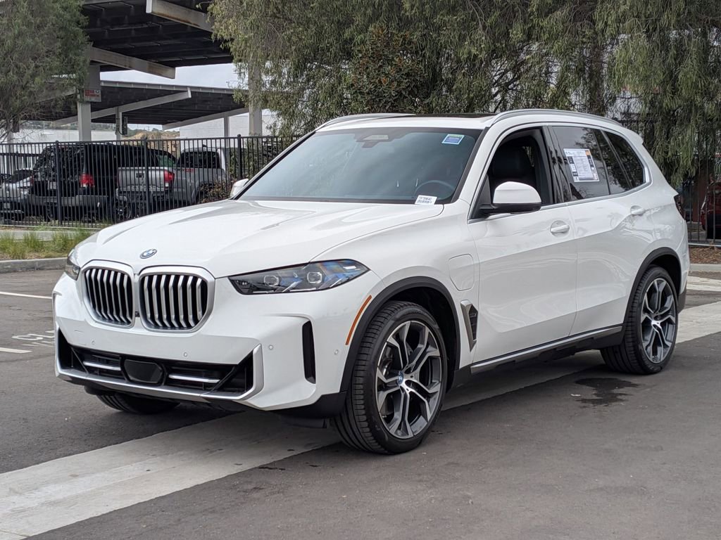 Certified 2024 BMW X5 xDrive50e w/ Premium Package image 2