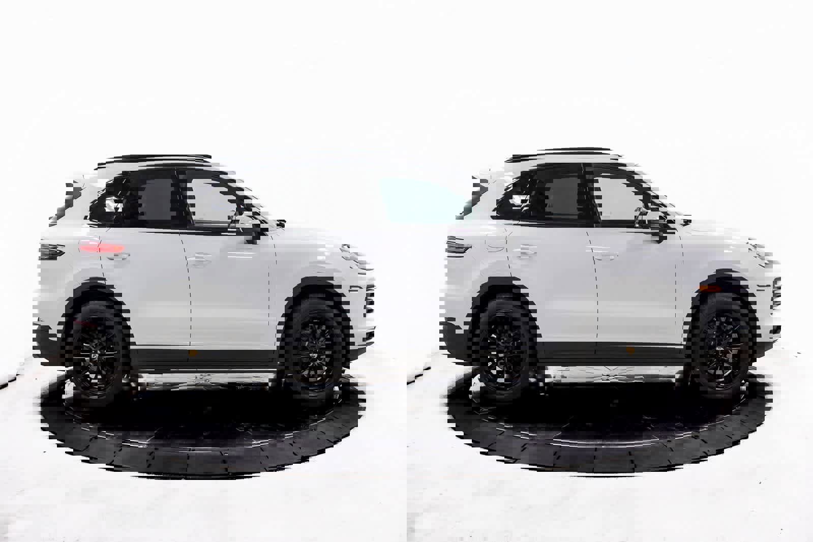 Certified 2023 Porsche Cayenne image 8