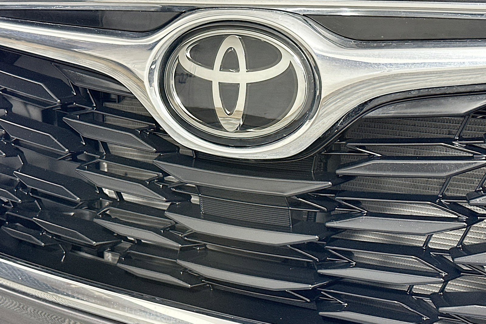 Used 2023 Toyota Highlander Limited image 16