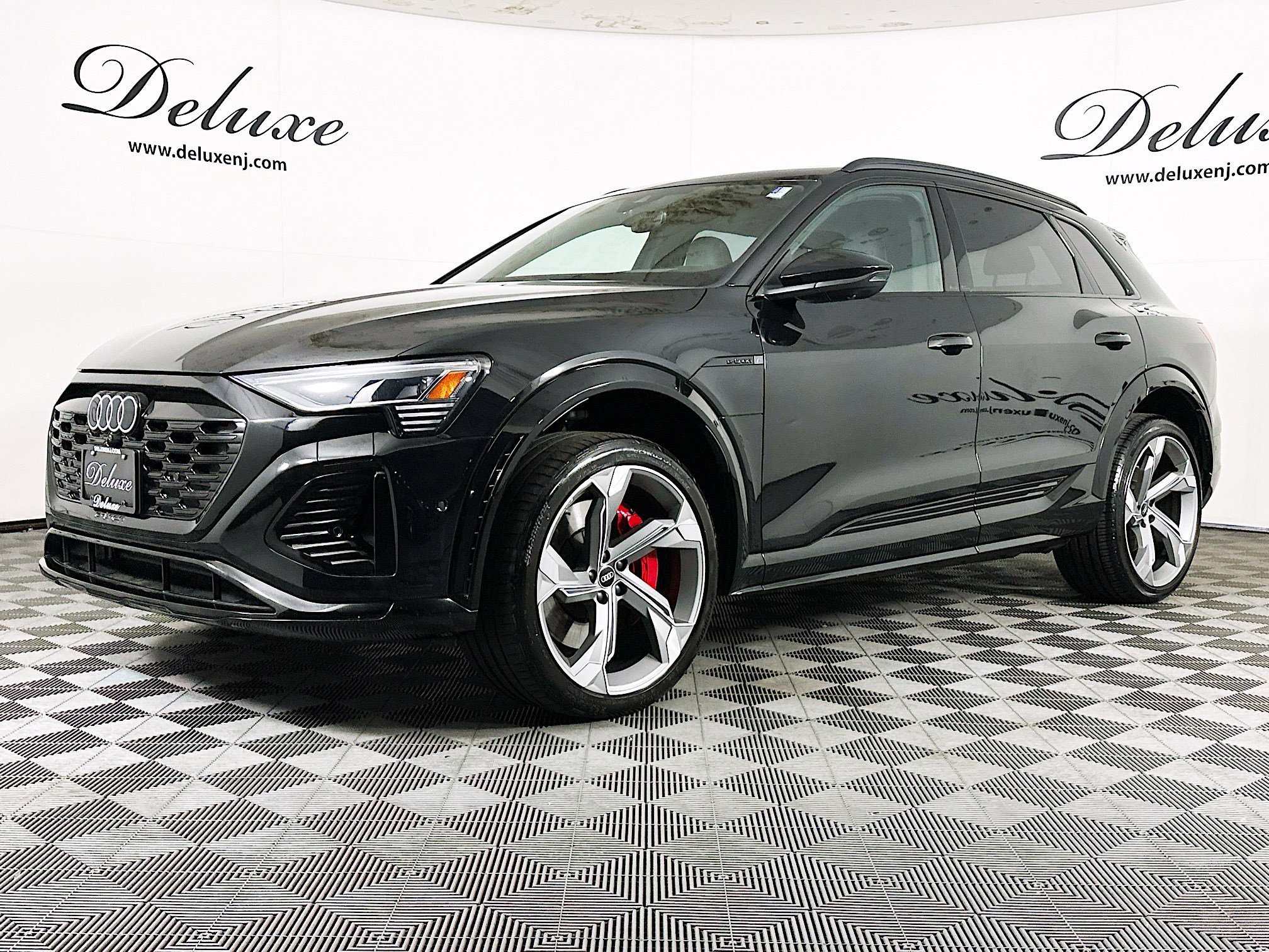 Used 2024 Audi Q8 e-tron Prestige w/ Prestige Package AWD/4WD image 3