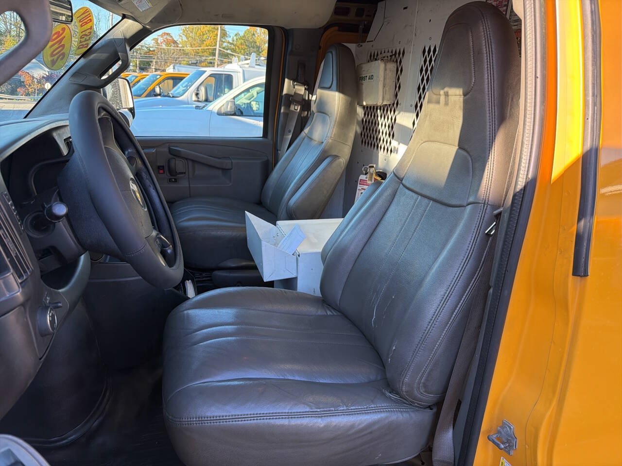 Used 2016 Chevrolet Express 2500 Extended RWD image 17