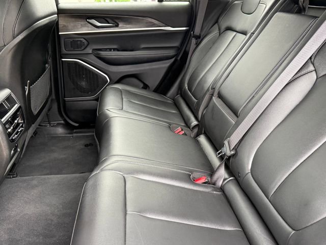 Used 2024 Jeep Grand Cherokee Limited w/ Black Appearance Package AWD/4WD image 24