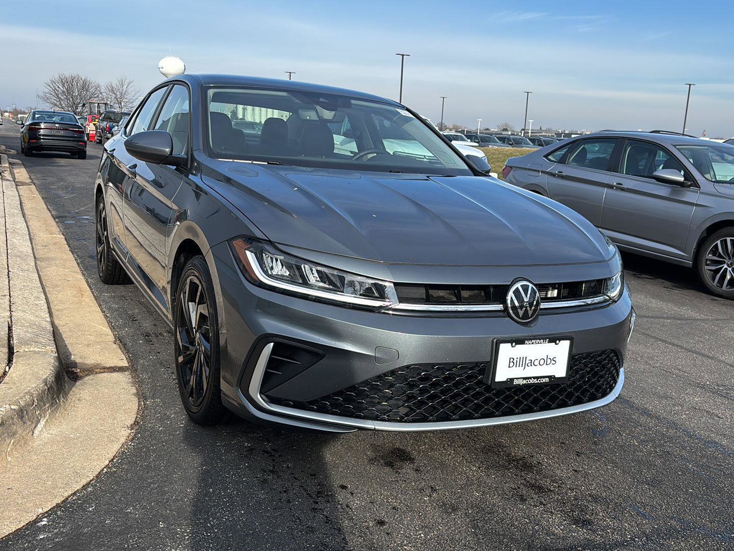 Used 2025 Volkswagen Jetta SE w/ Black Wheel Package image 5