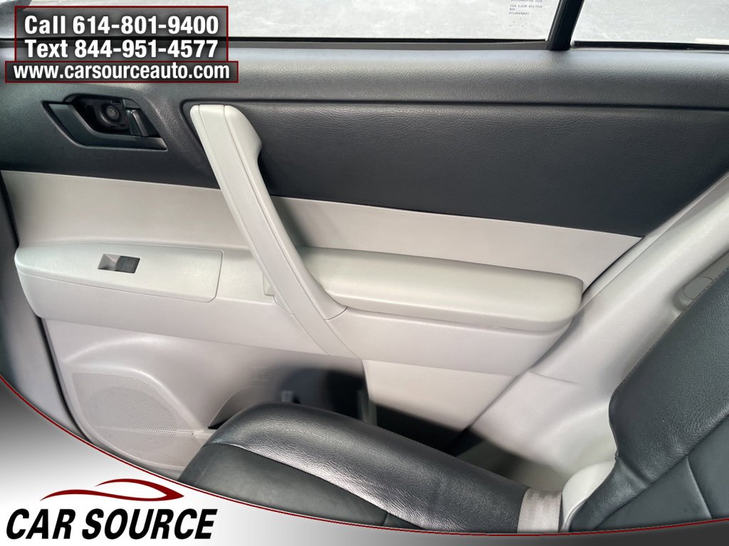 Used 2012 Toyota Highlander FWD image 19