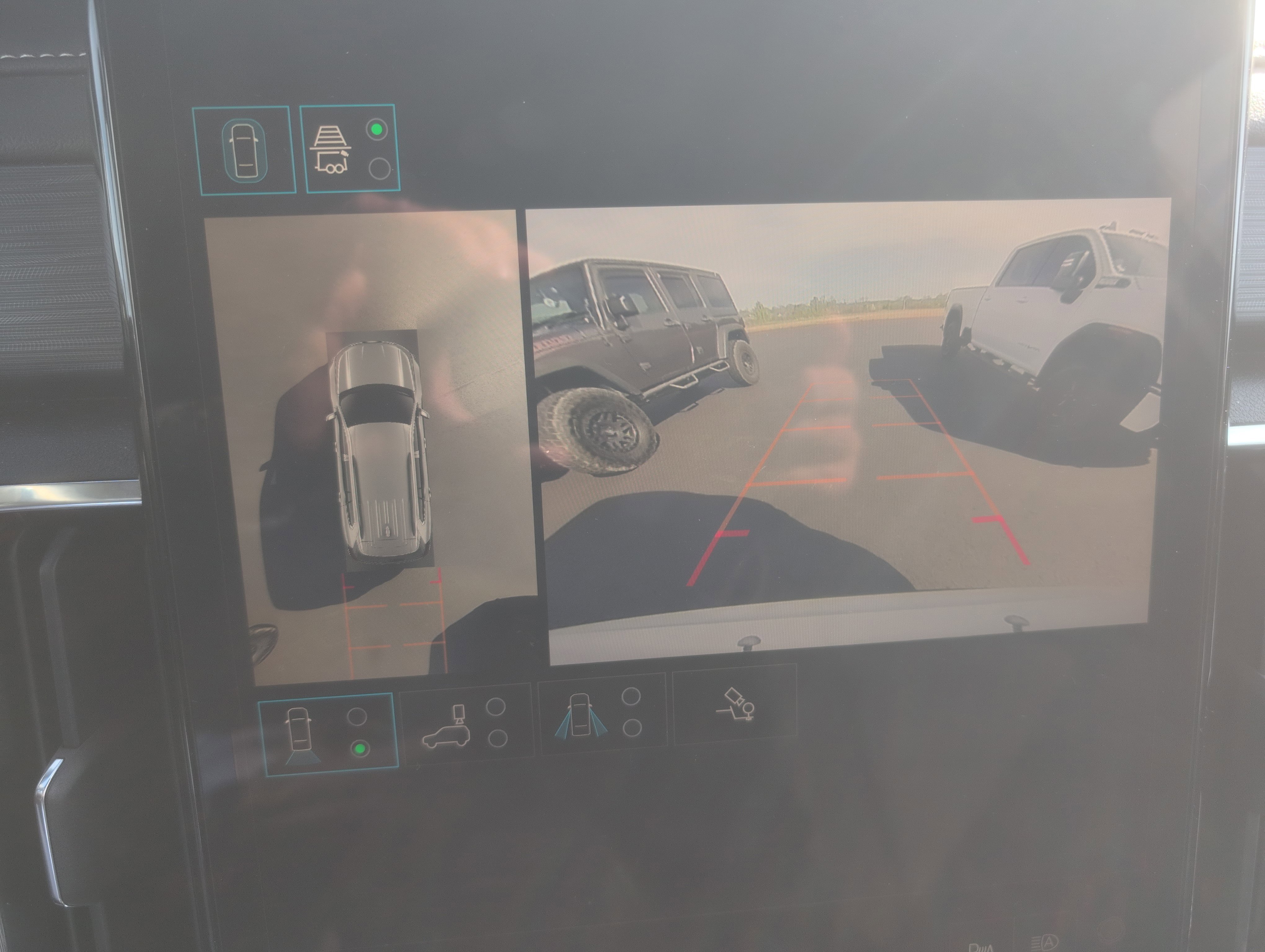 Used 2025 GMC Acadia Elevation image 23
