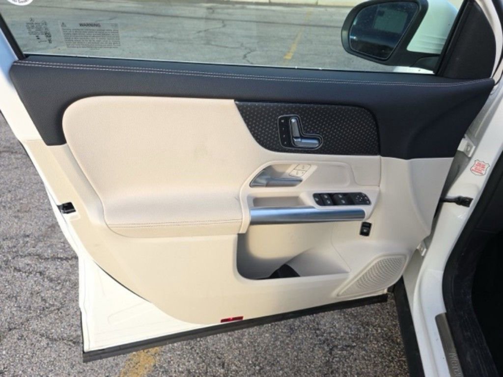 Used 2025 Mercedes-Benz GLA 250 4MATIC image 11