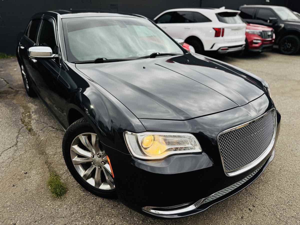Used 2017 Chrysler 300 Limited w/ 300 Premium Group AWD/4WD image 3