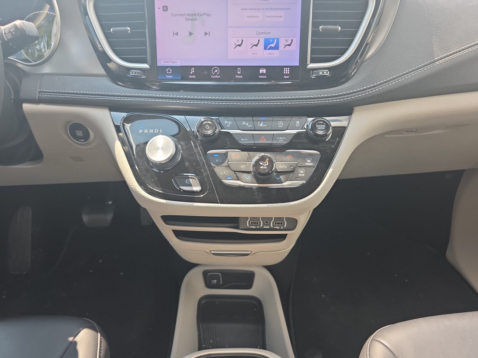 Used 2023 Chrysler Pacifica Touring-L AWD/4WD image 13