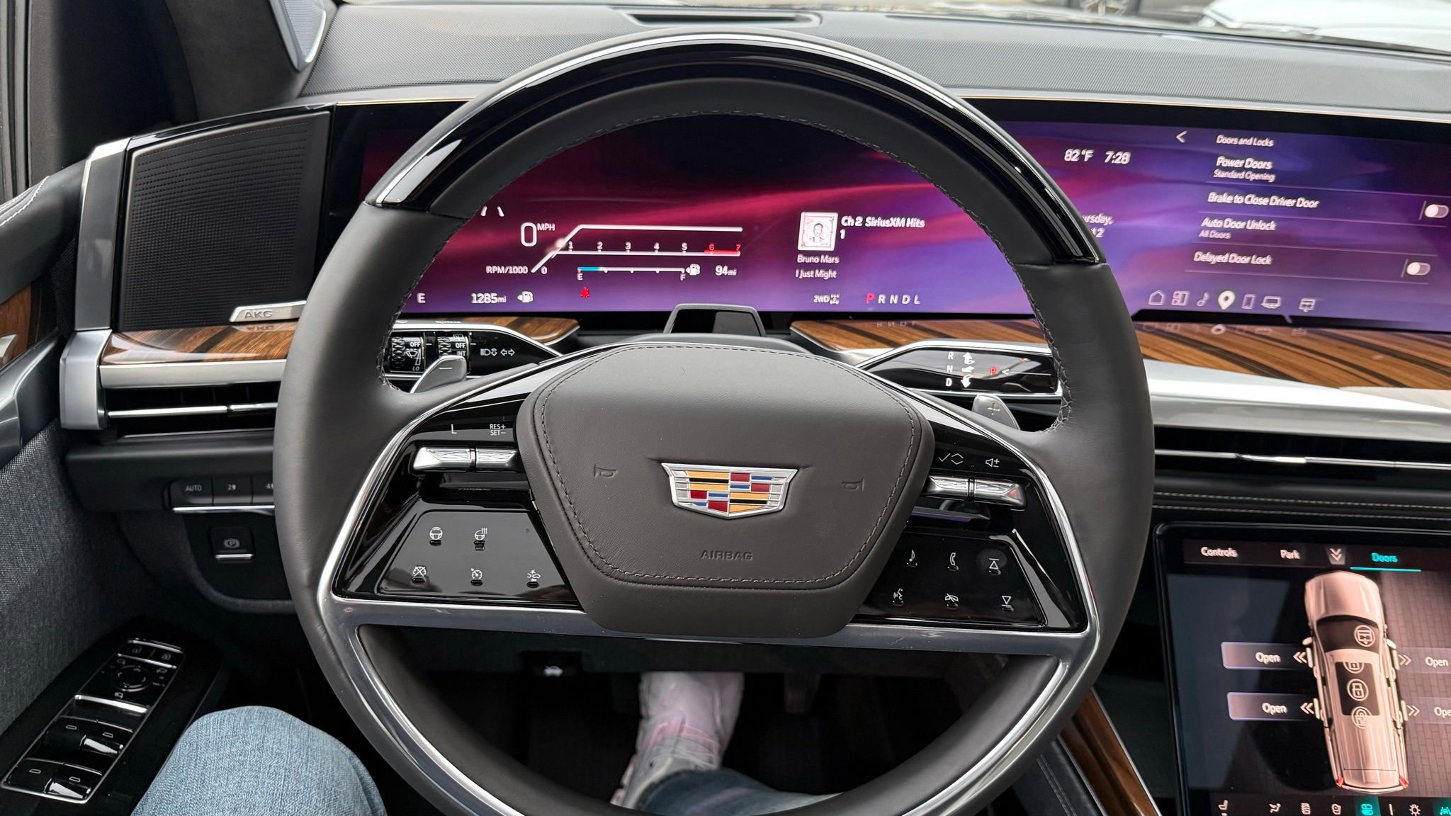 Used 2026 Cadillac Escalade Platinum Sport w/ LPO, ONYX Package image 17