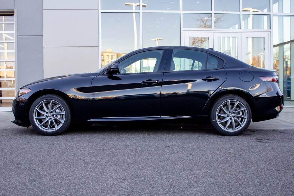 Used 2025 Alfa Romeo Giulia AWD image 7