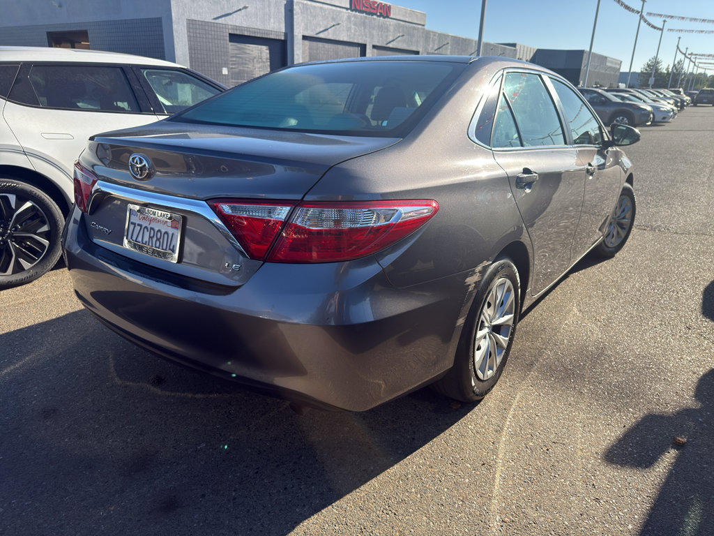 Used 2017 Toyota Camry LE FWD image 5