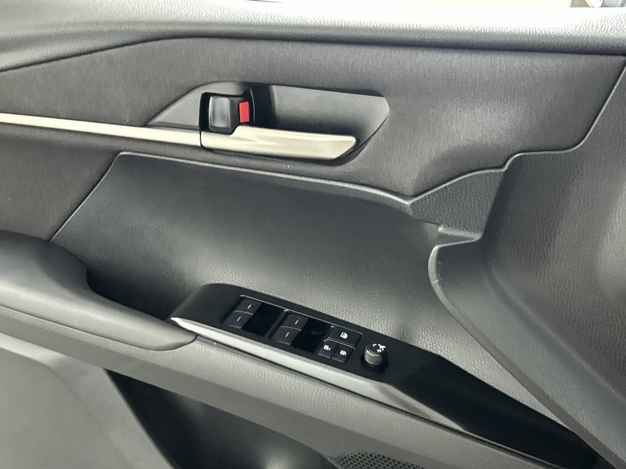 Used 2025 Toyota Camry LE FWD image 19