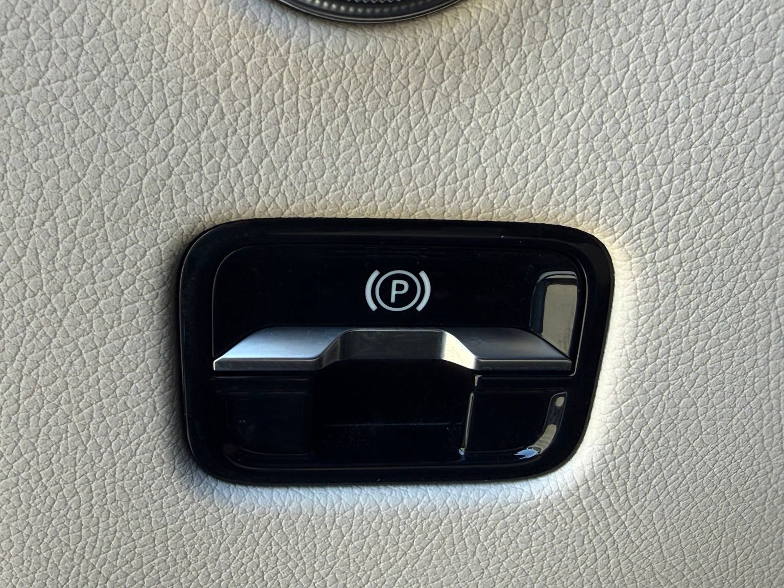 Used 2025 Mercedes-Benz GLC 300 image 29