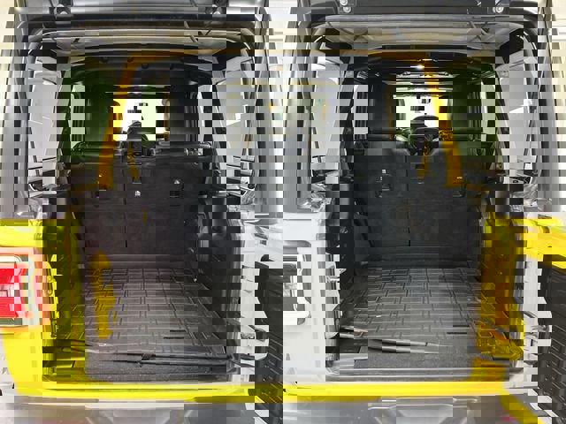 Used 2019 Jeep Wrangler Unlimited Sahara image 26