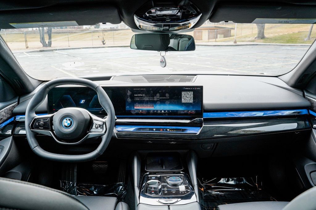 Used 2025 BMW i5 xDrive40 w/ Premium Package image 12