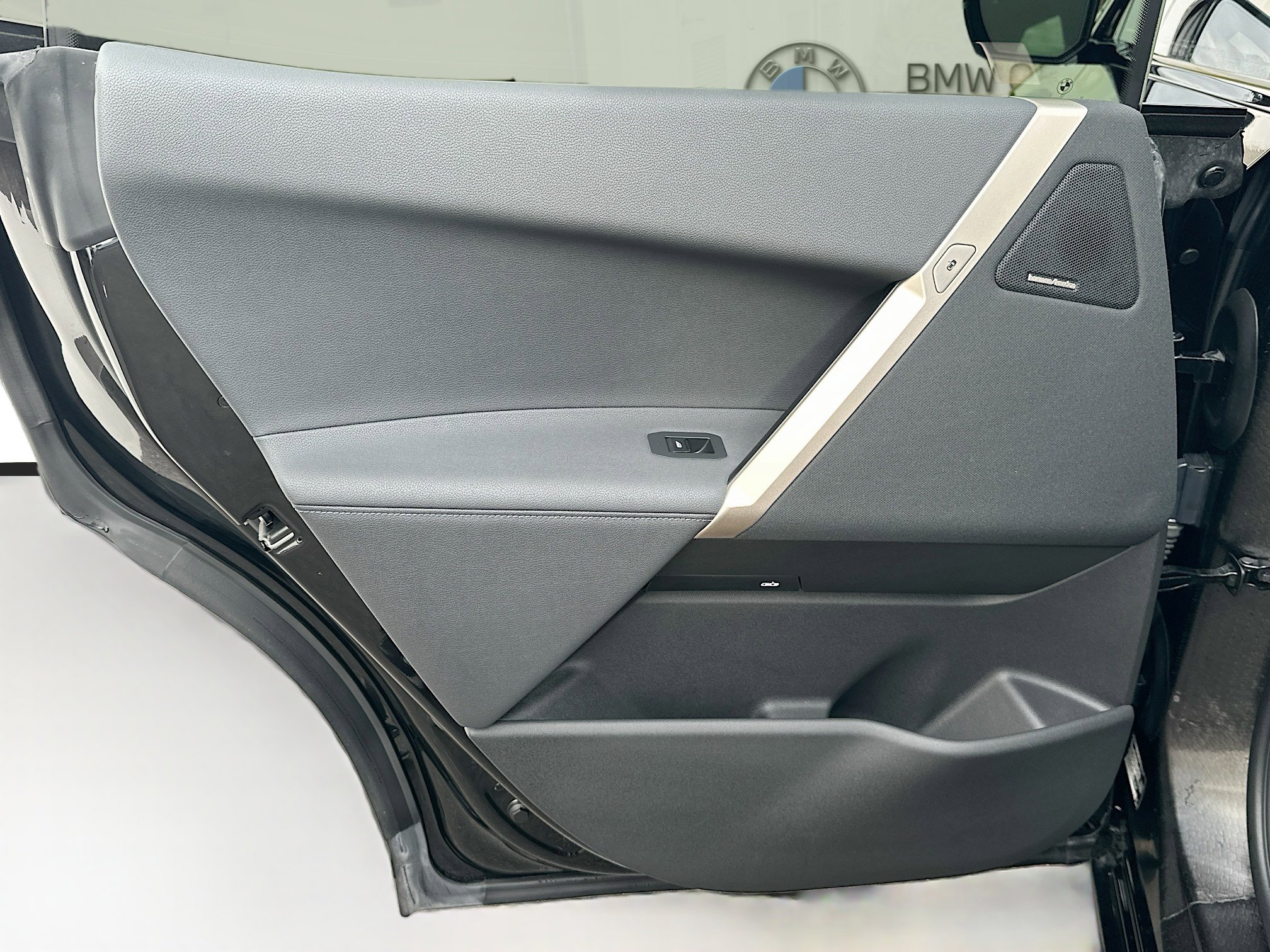 Used 2025 BMW iX xDrive50 w/ Sport Package image 27