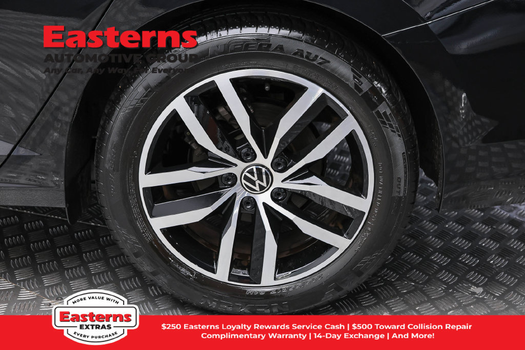 Used 2025 Volkswagen Jetta SE FWD image 9