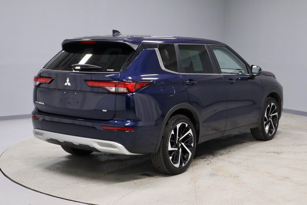 Used 2022 Mitsubishi Outlander SE image 13