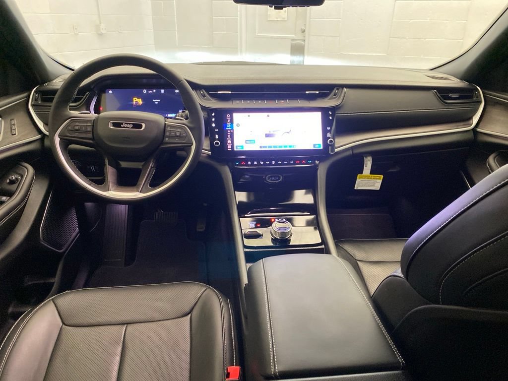 Certified 2026 Jeep Grand Cherokee Limited AWD/4WD image 12