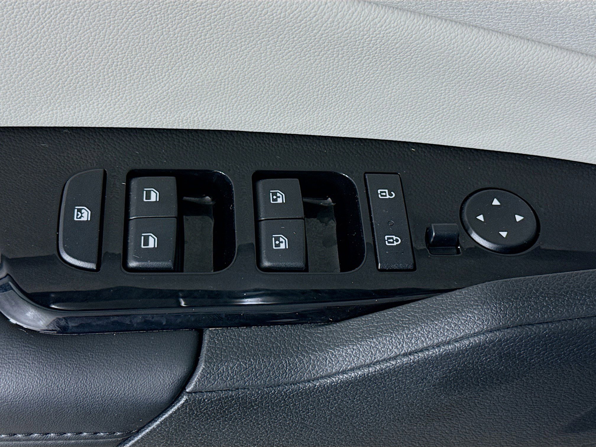 Used 2023 Kia Sportage EX image 24