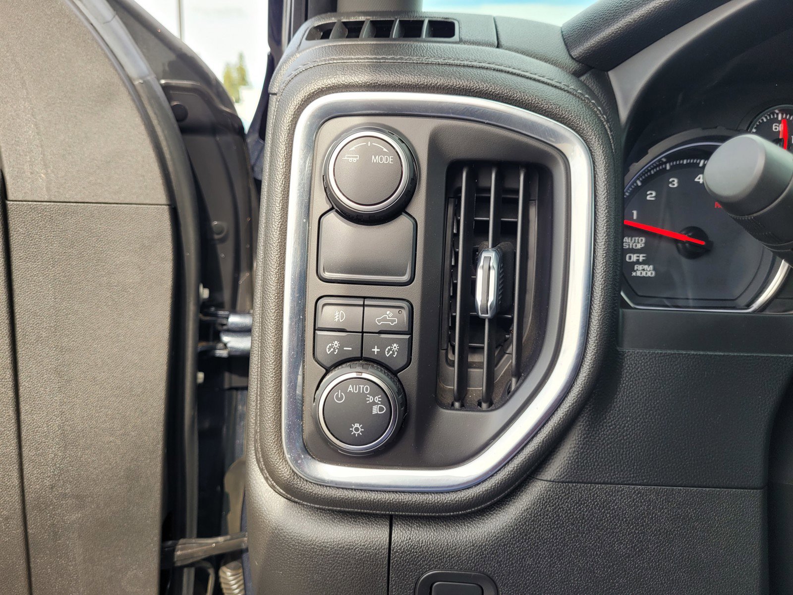 Used 2022 Chevrolet Silverado 1500 RST image 24