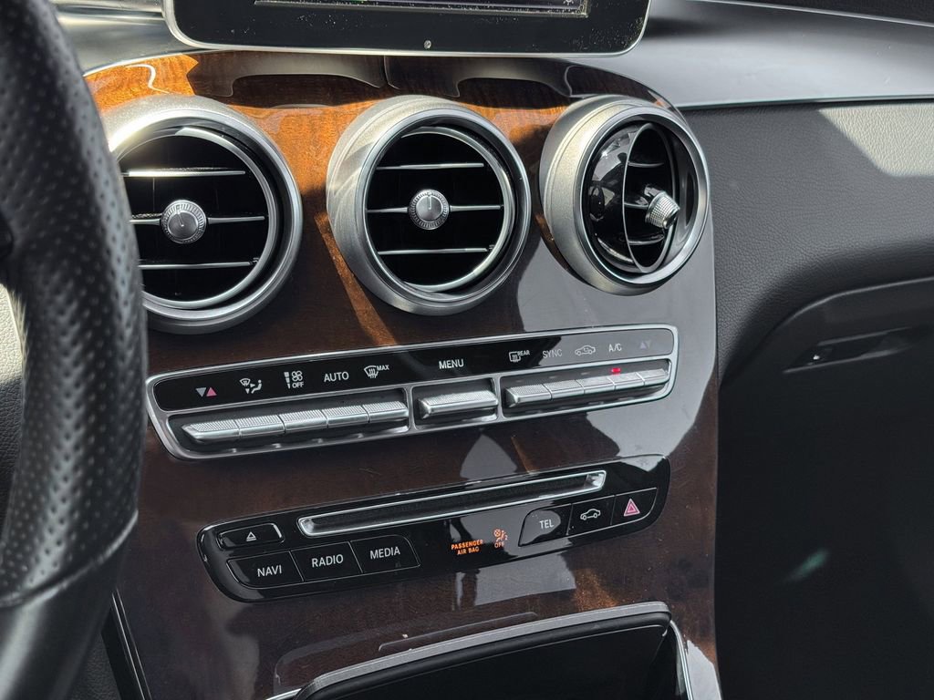 Used 2019 Mercedes-Benz GLC 300 4MATIC image 24