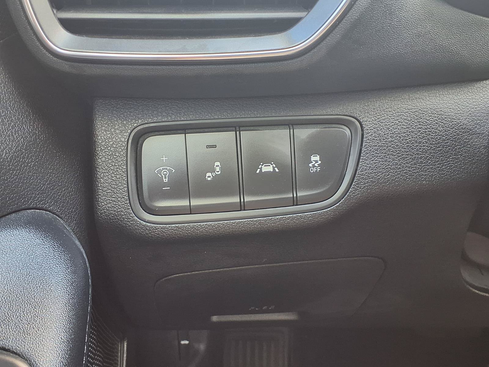 Used 2019 Hyundai Santa Fe SEL FWD image 9