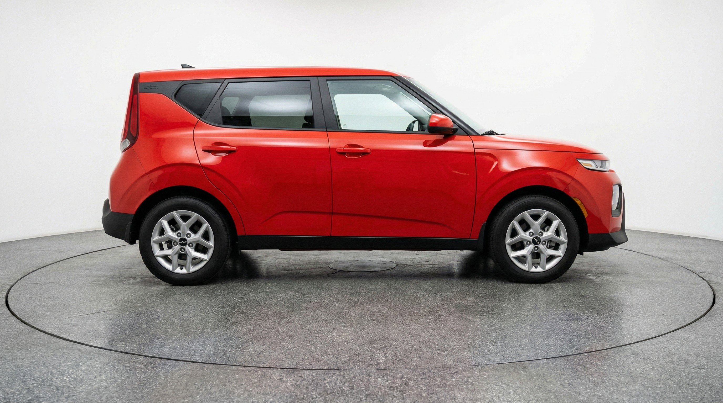 Used 2025 Kia Soul LX w/ LX Technology Package FWD image 11