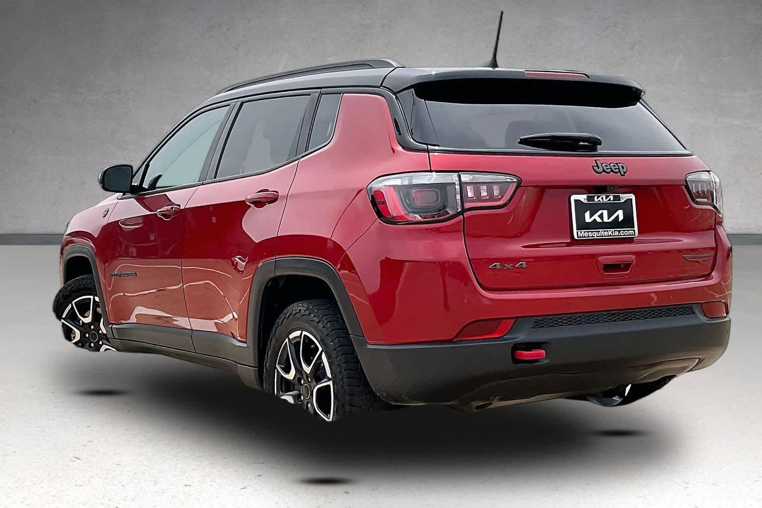 Used 2025 Jeep Compass Trailhawk AWD/4WD image 4