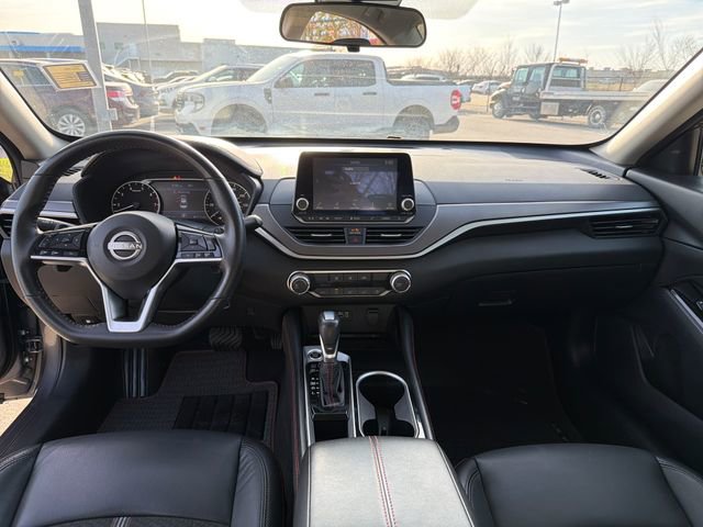Used 2024 Nissan Altima 2.5 SR FWD image 15