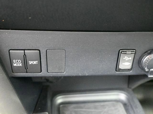 Used 2017 Toyota RAV4 LE image 11