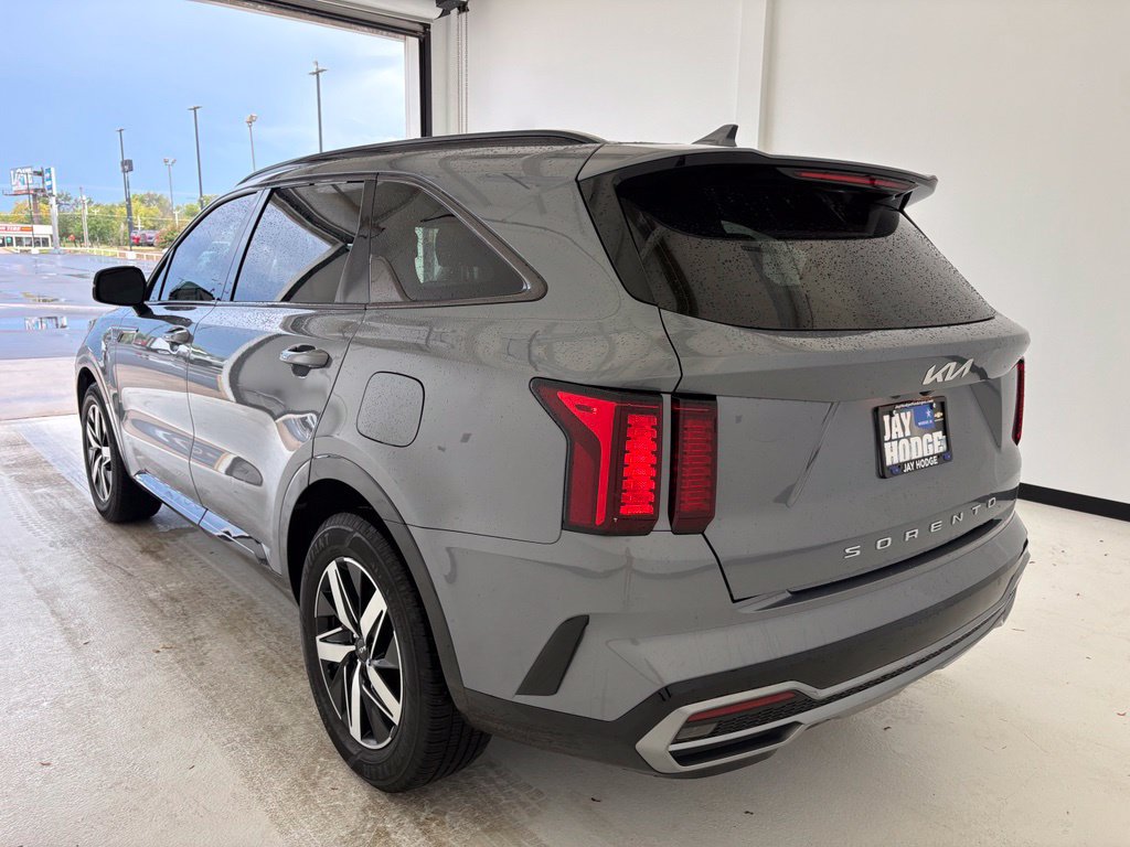 Used 2022 Kia Sorento S FWD image 19