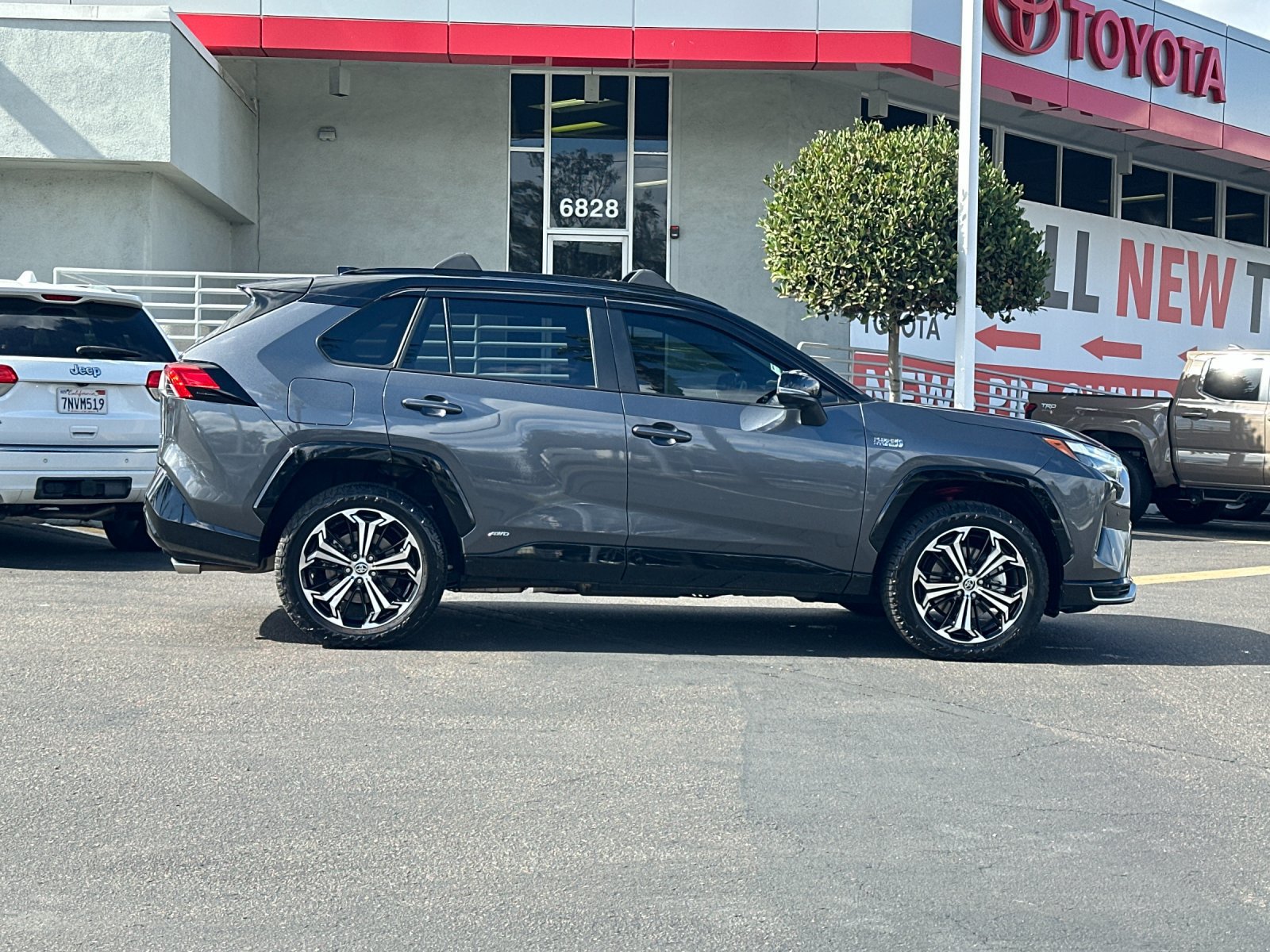 Used 2024 Toyota RAV4 XSE w/ Premium Package AWD/4WD image 6