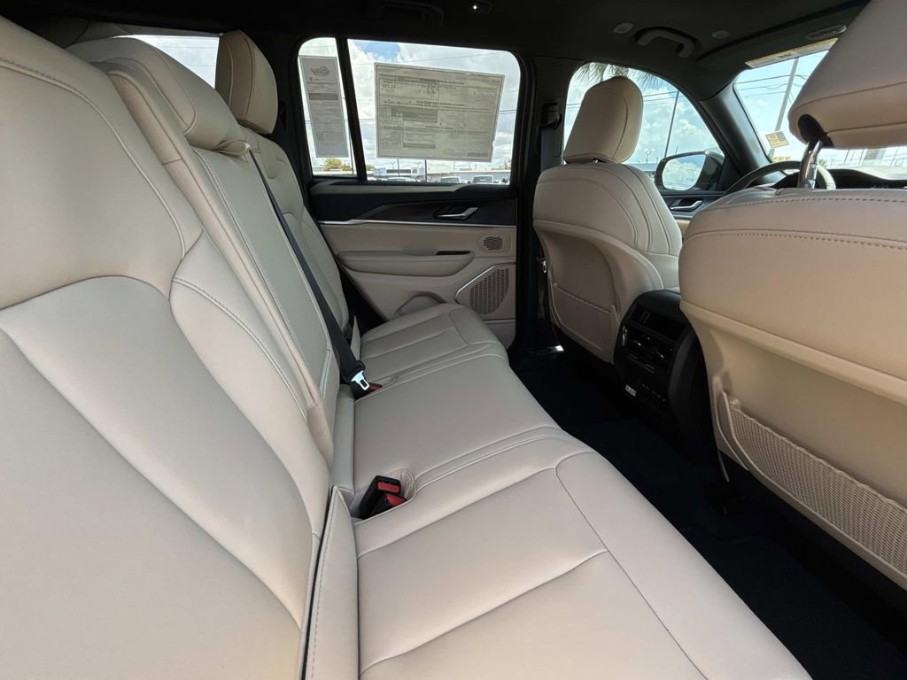 New 2026 Jeep Grand Cherokee Limited RWD image 13