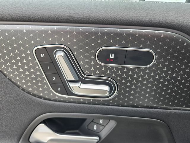 Used 2024 Mercedes-Benz EQB 300 4MATIC image 17