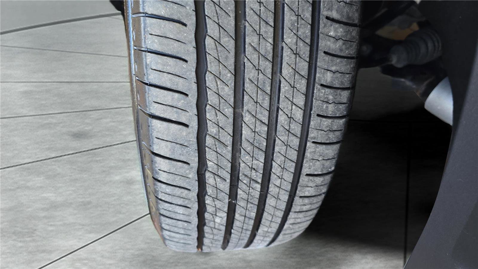 Used 2023 GMC Acadia SLT w/ Elevation Edition image 32