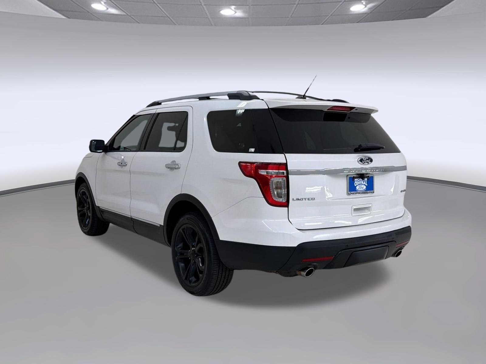 Used 2014 Ford Explorer Limited w/ Equipment Group 301A AWD/4WD image 3