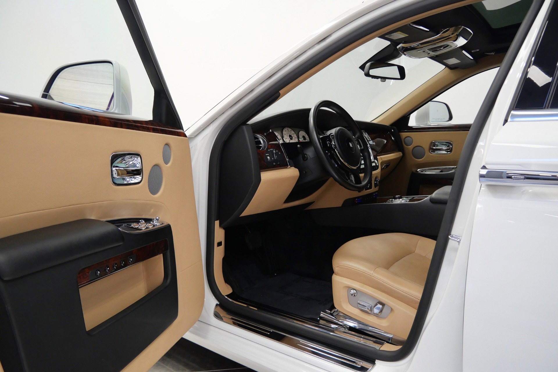 Used 2013 Rolls-Royce Ghost image 22