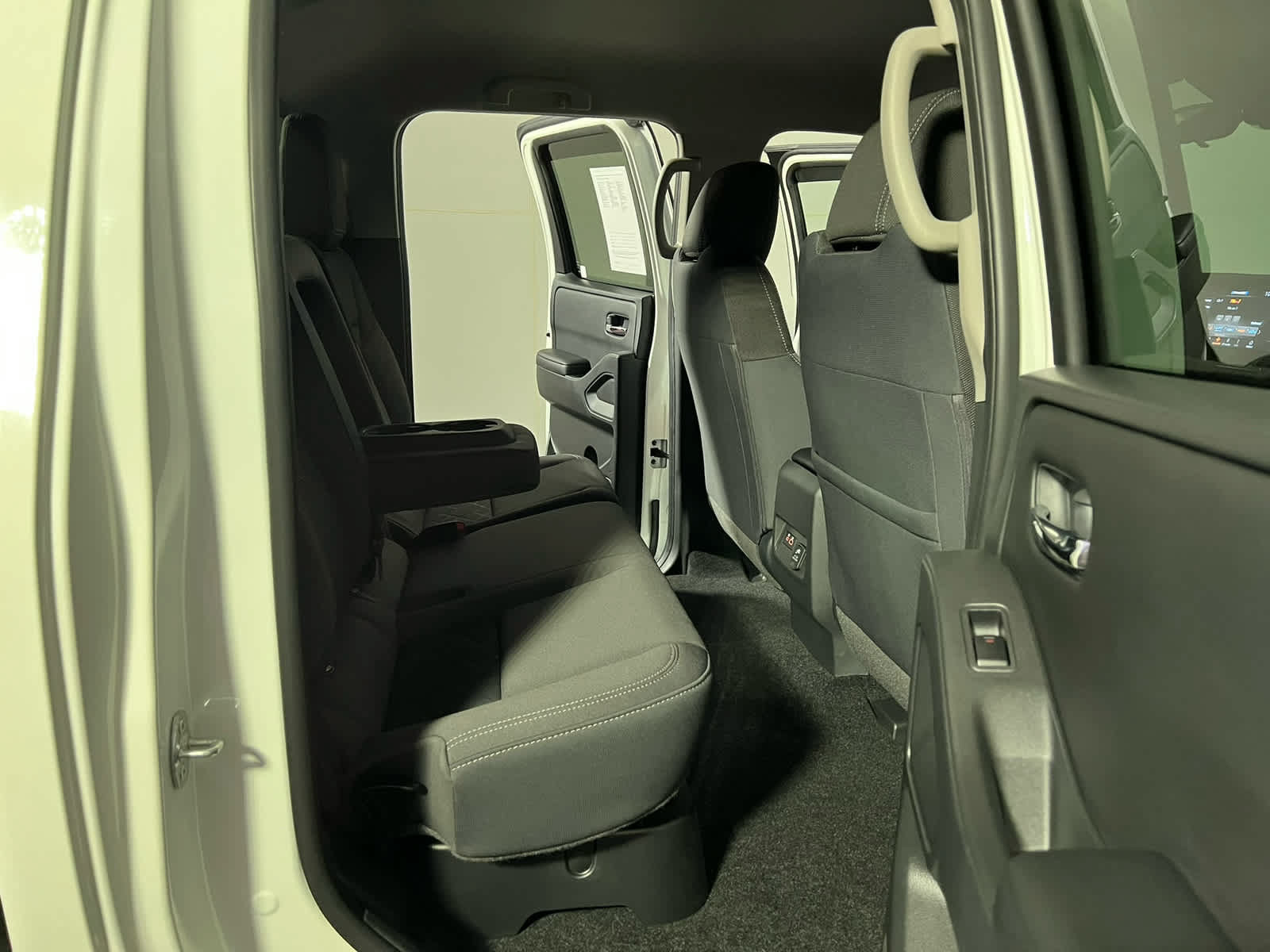 Used 2025 Nissan Frontier SV w/ SV Convenience Package AWD/4WD image 26