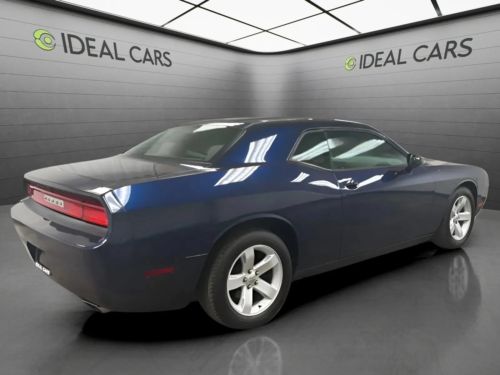 Used 2014 Dodge Challenger SXT RWD image 6