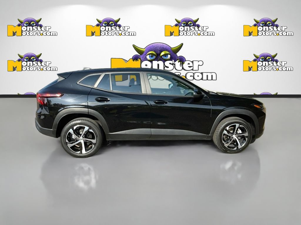 Used 2024 Chevrolet Trax RS w/ Driver Confidence Package FWD image 4