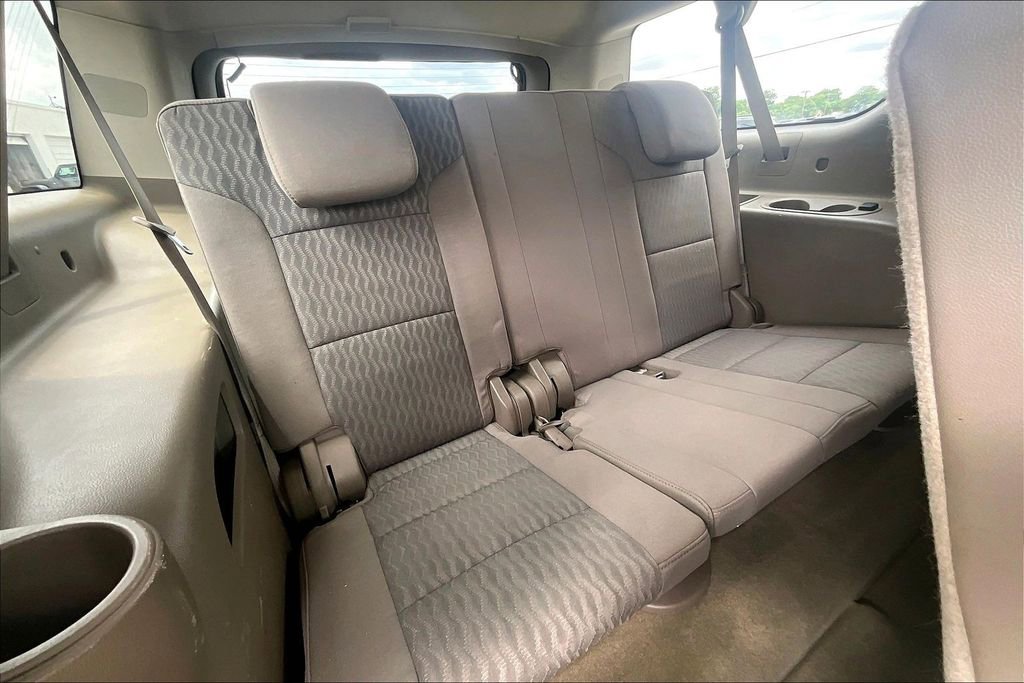 Used 2016 Chevrolet Suburban LS w/ Enhanced Driver Alert Package RWD image 27