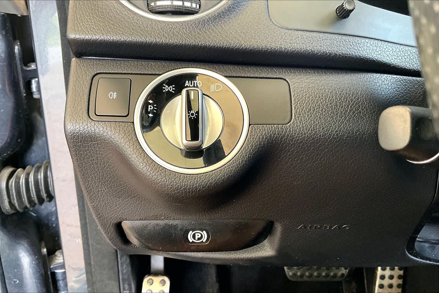 Used 2014 Mercedes-Benz C 250 Sedan image 33