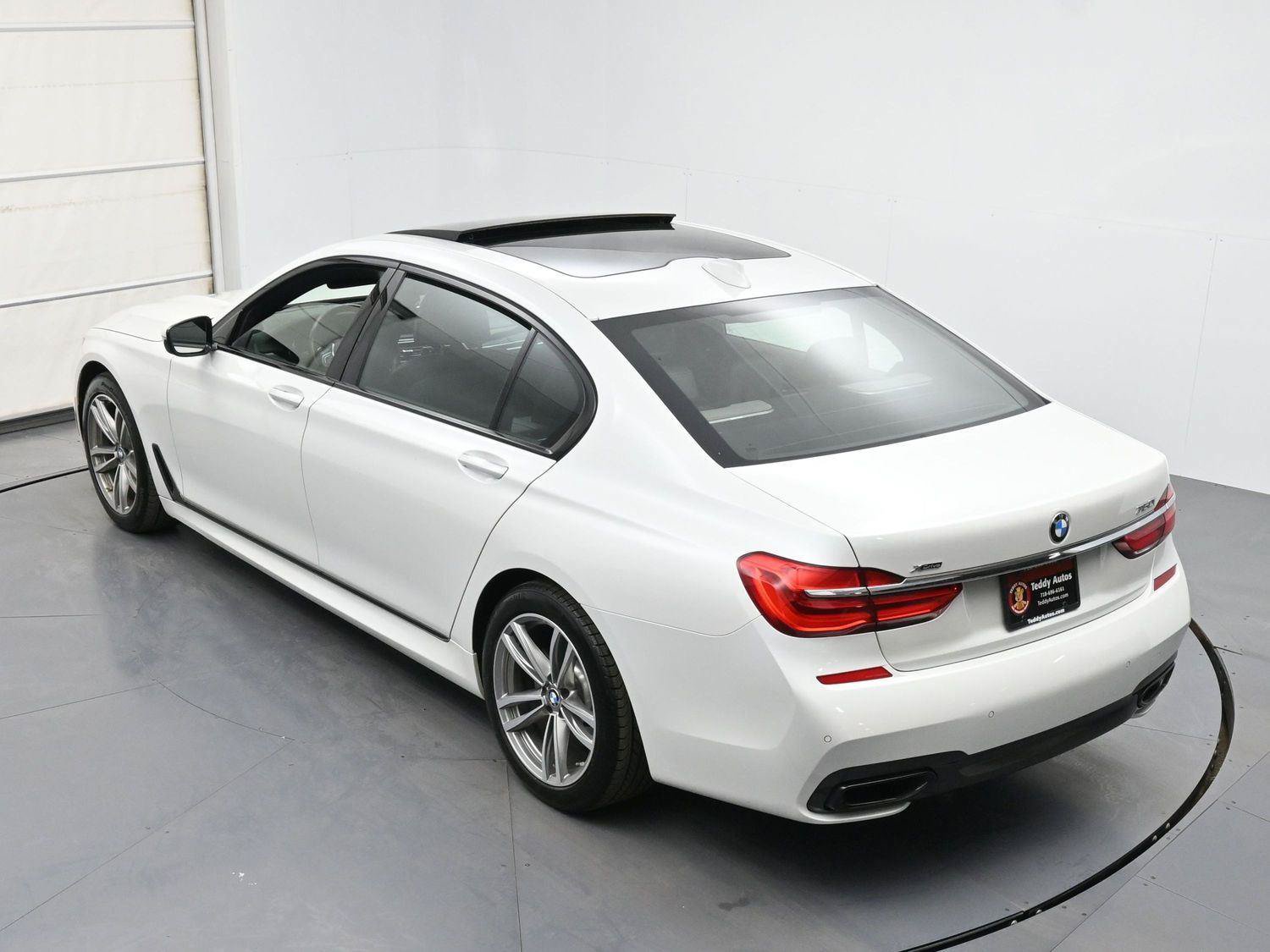 Used 2019 BMW 750i xDrive w/ M Sport Package AWD/4WD image 33