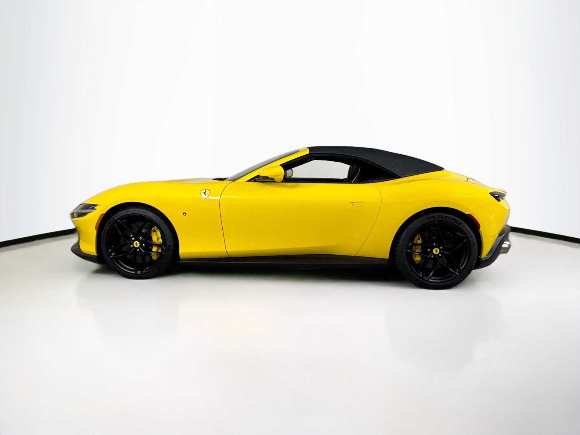 Certified 2025 Ferrari Roma Spider RWD image 33