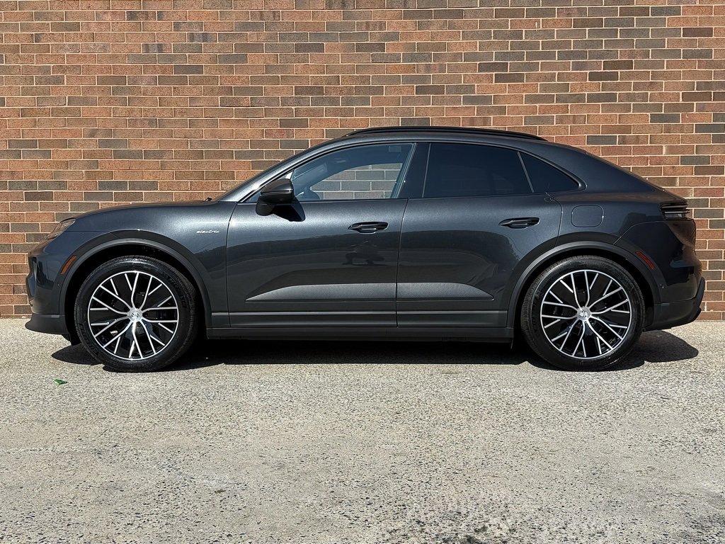 New 2024 Porsche Macan 4 Electric image 2