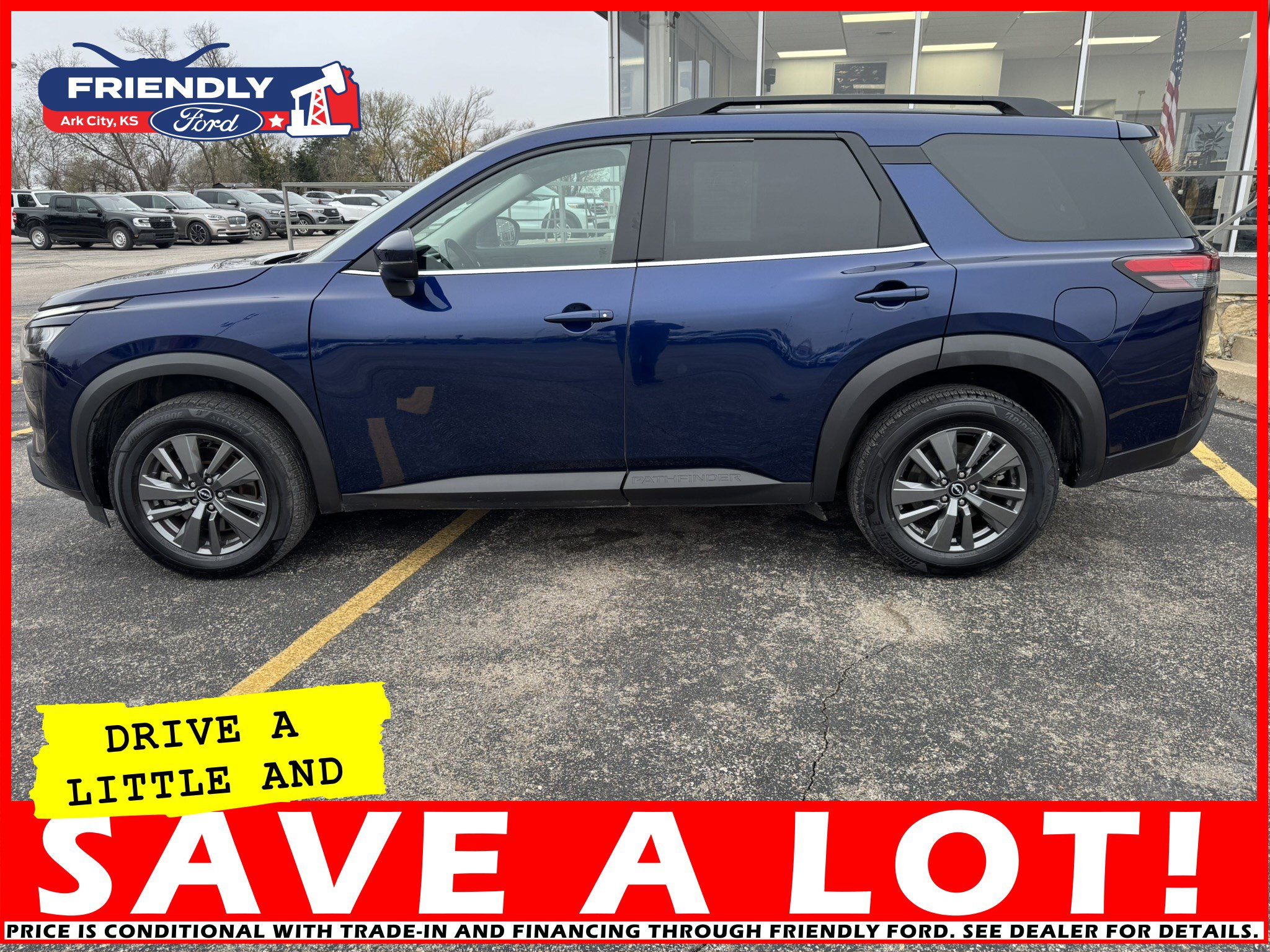 Used 2024 Nissan Pathfinder SV image 2