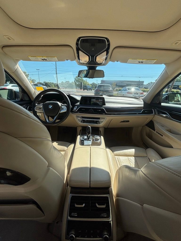 Used 2016 BMW 750i xDrive image 9